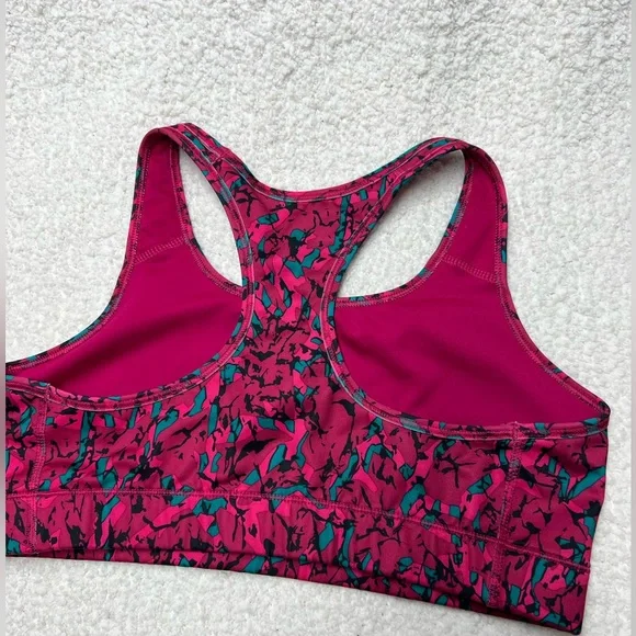 Nike sports bra large - Picture 2 of 3